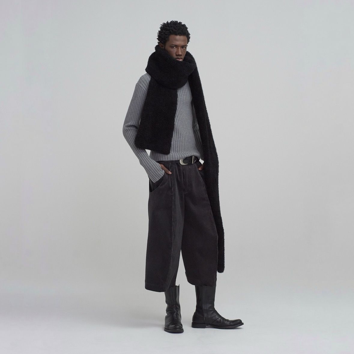 【残りわずか】Shearling Slit Scarf