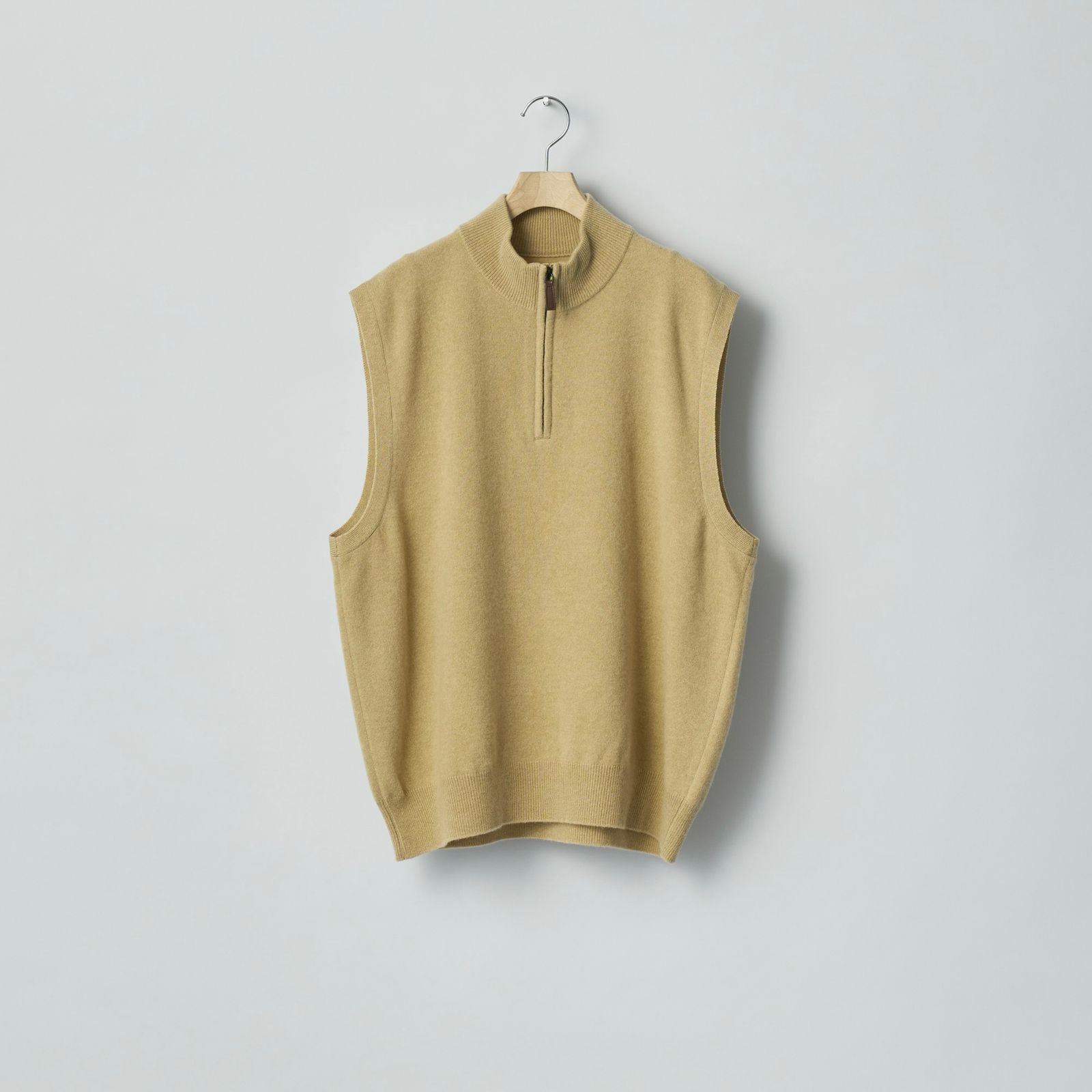 【残り一点】Extra Fine Wool Knit Half Zip Vest
