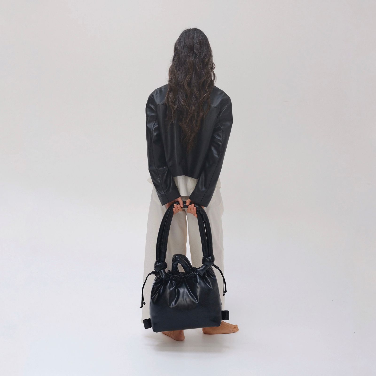 【再販売通知受付可能】Ona Vegan Leather Bag