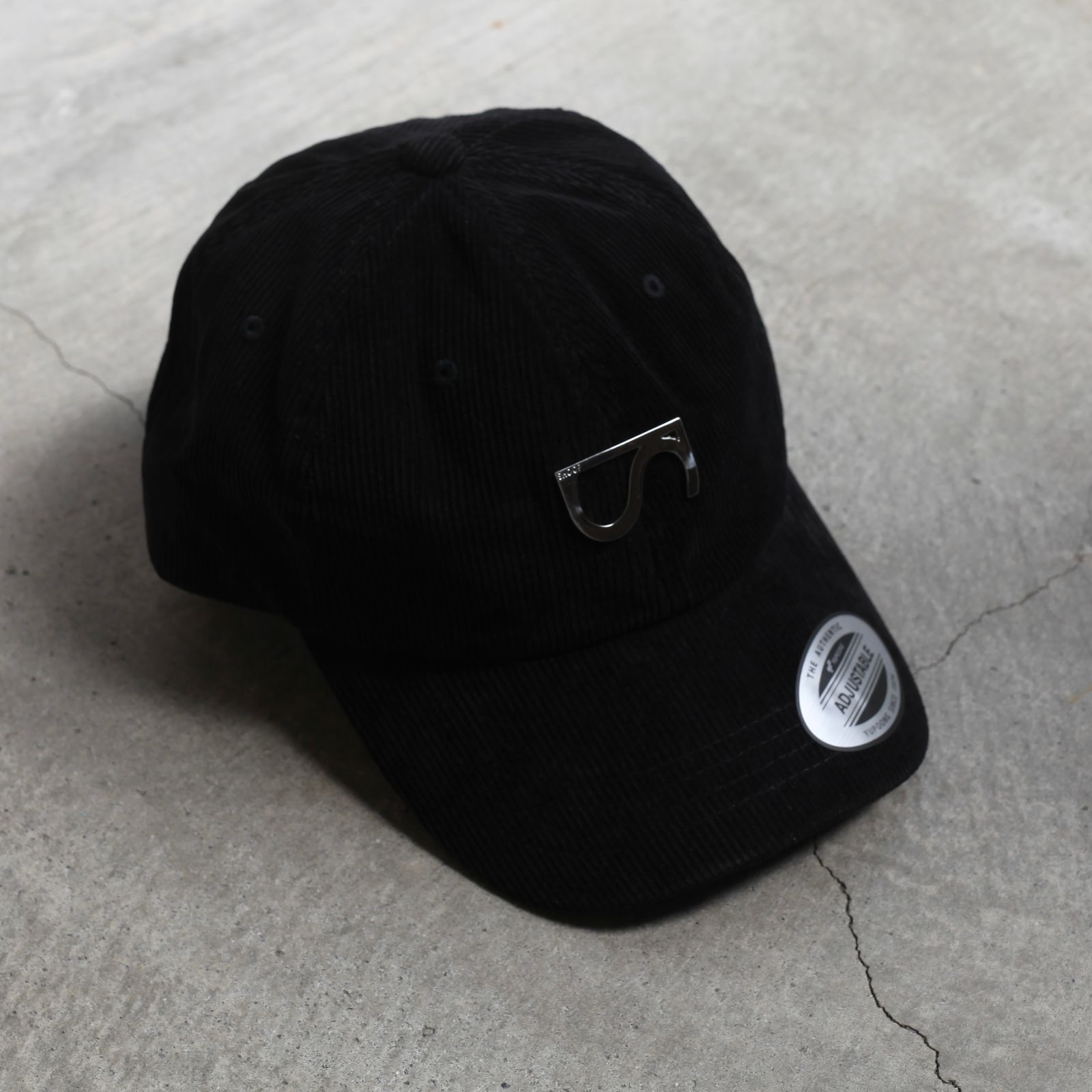【残りわずか】Metal Corduroy Logo Cap