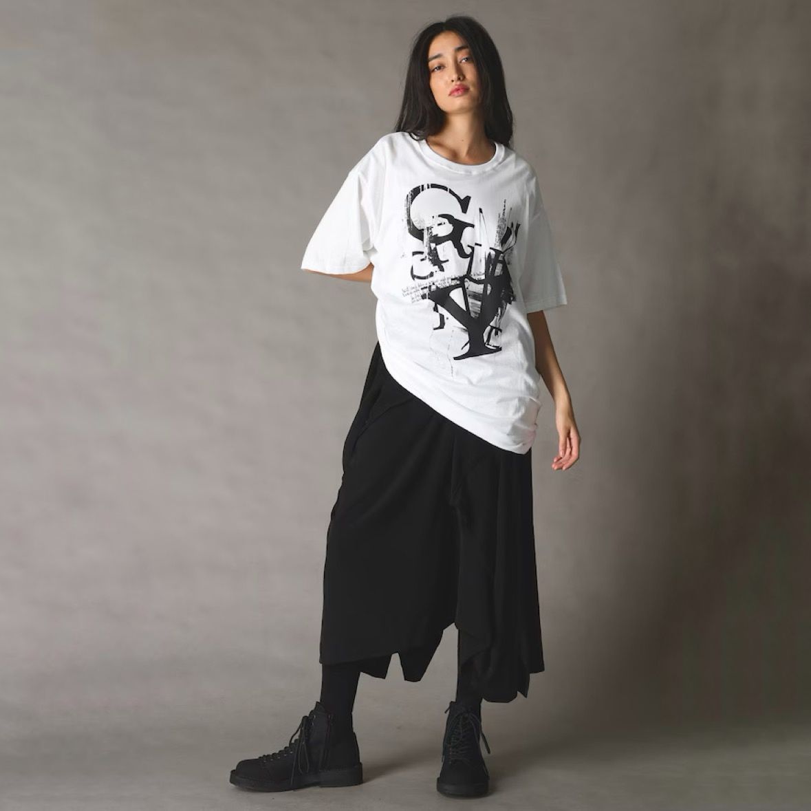 【残り一点】やぶれロゴカットソー