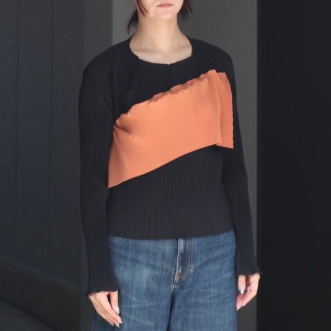 【残り一点】Spiral Wave Long Sleeve Top