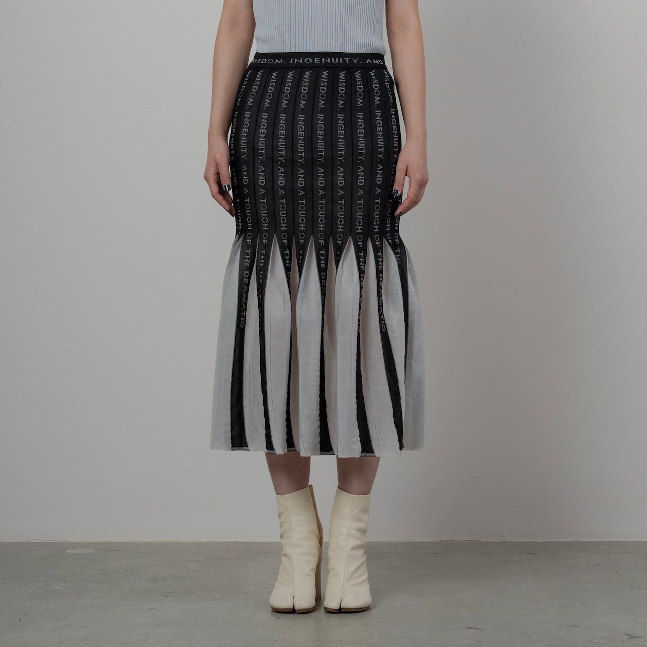 TAN - 【残り一点】Emblem Pleats Knitted Skirt | ACRMTSM ONLINE STORE