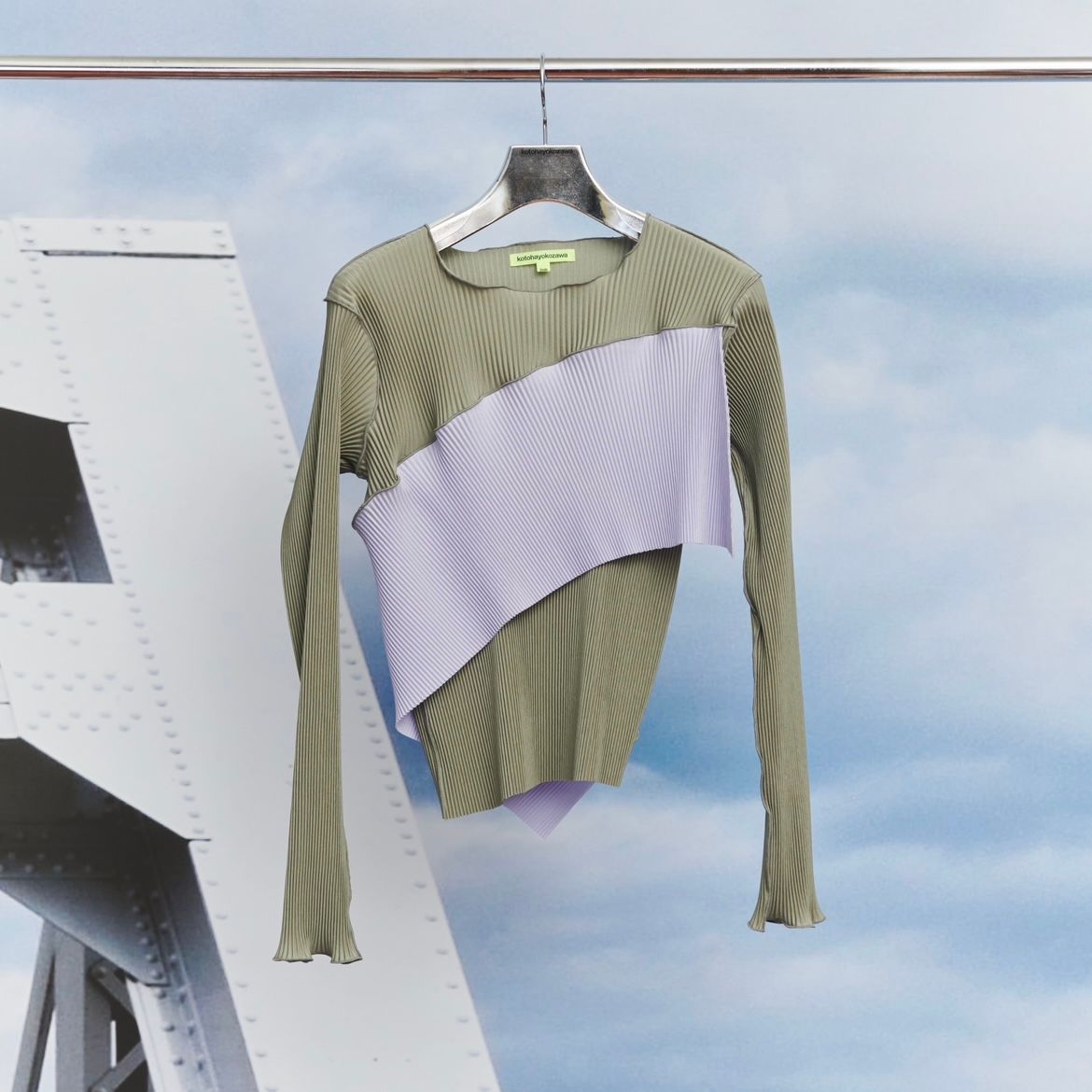 【残り一点】Spiral Wave Long Sleeve Top
