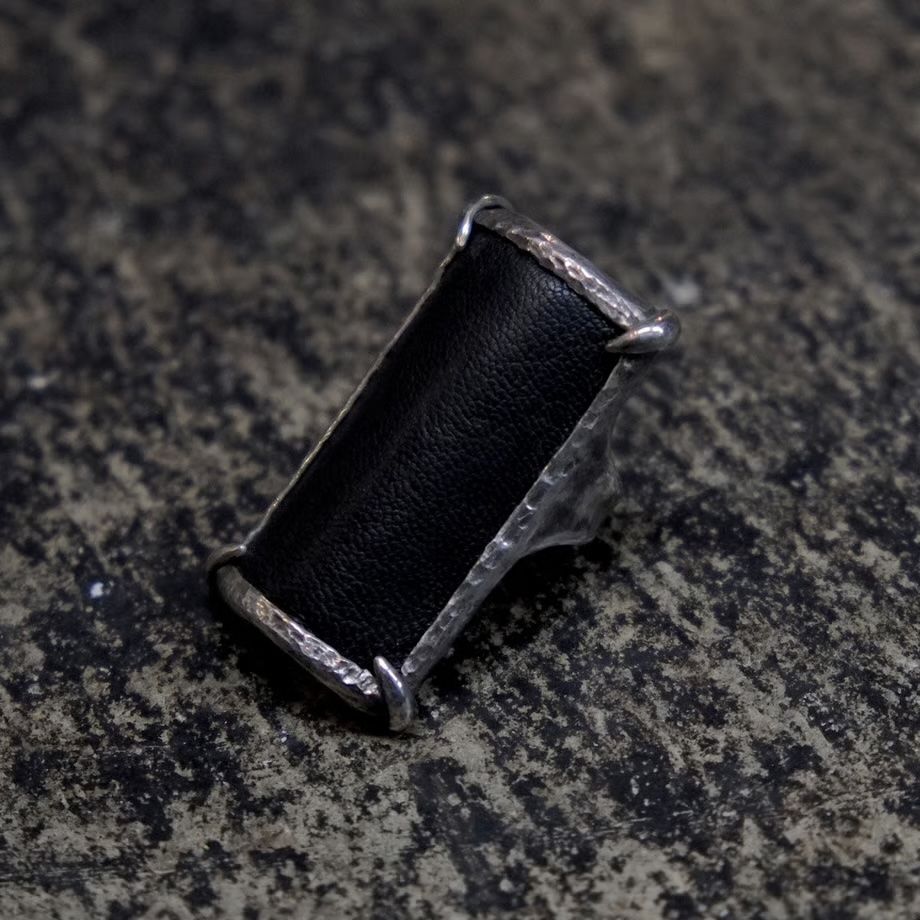 【お取り寄せ注文可能】Leather Picture Ring