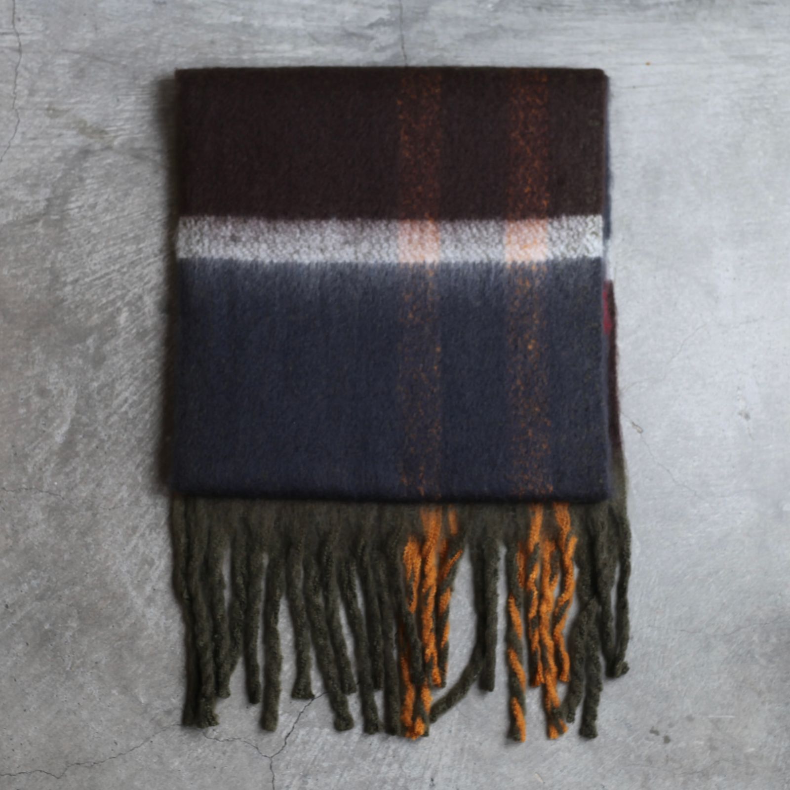 【残り一点】Barbour Isla Tartan Boucle Scarf