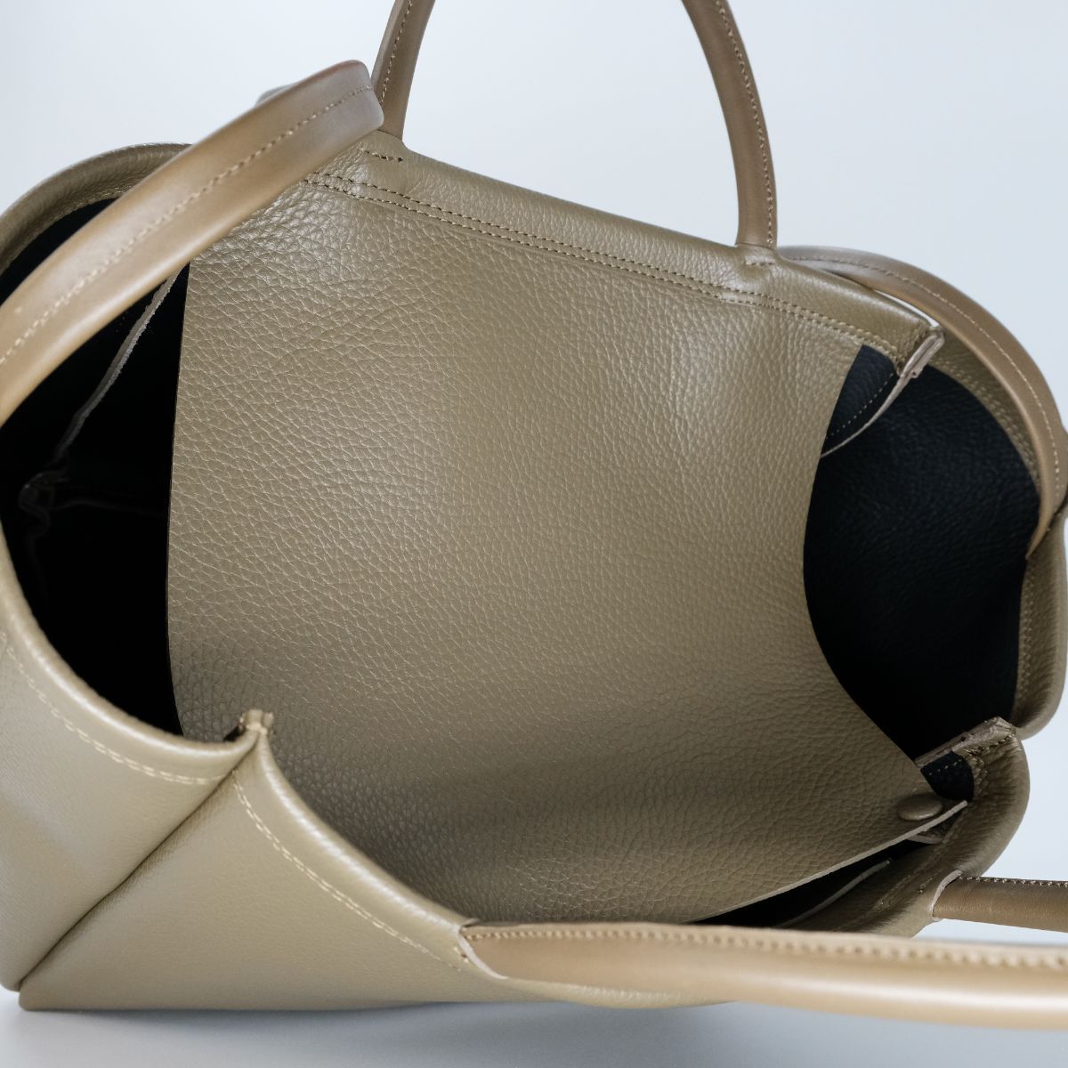 【残り一点】Handle Tote Medium