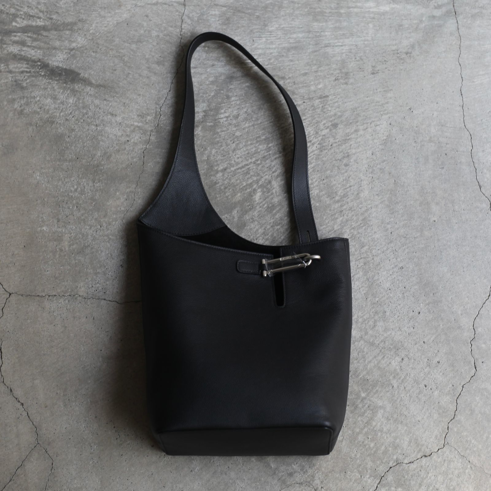 【残り一点】 FOLDIE BUCKET(CALFSKIN)