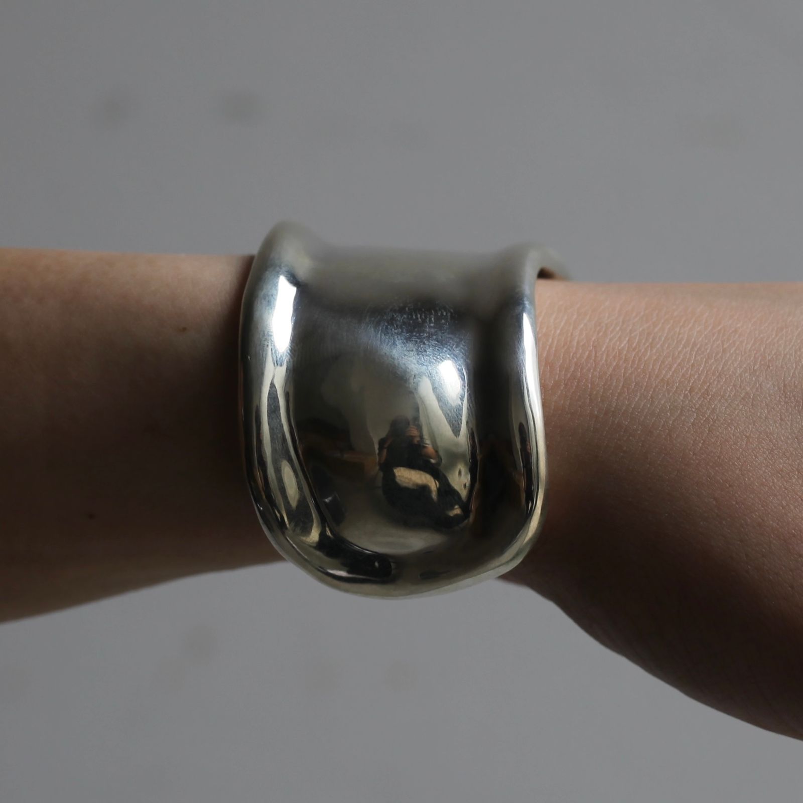 【お取り寄せ注文可能】Chopin Right Finger Armor Bangle(WHITE)
