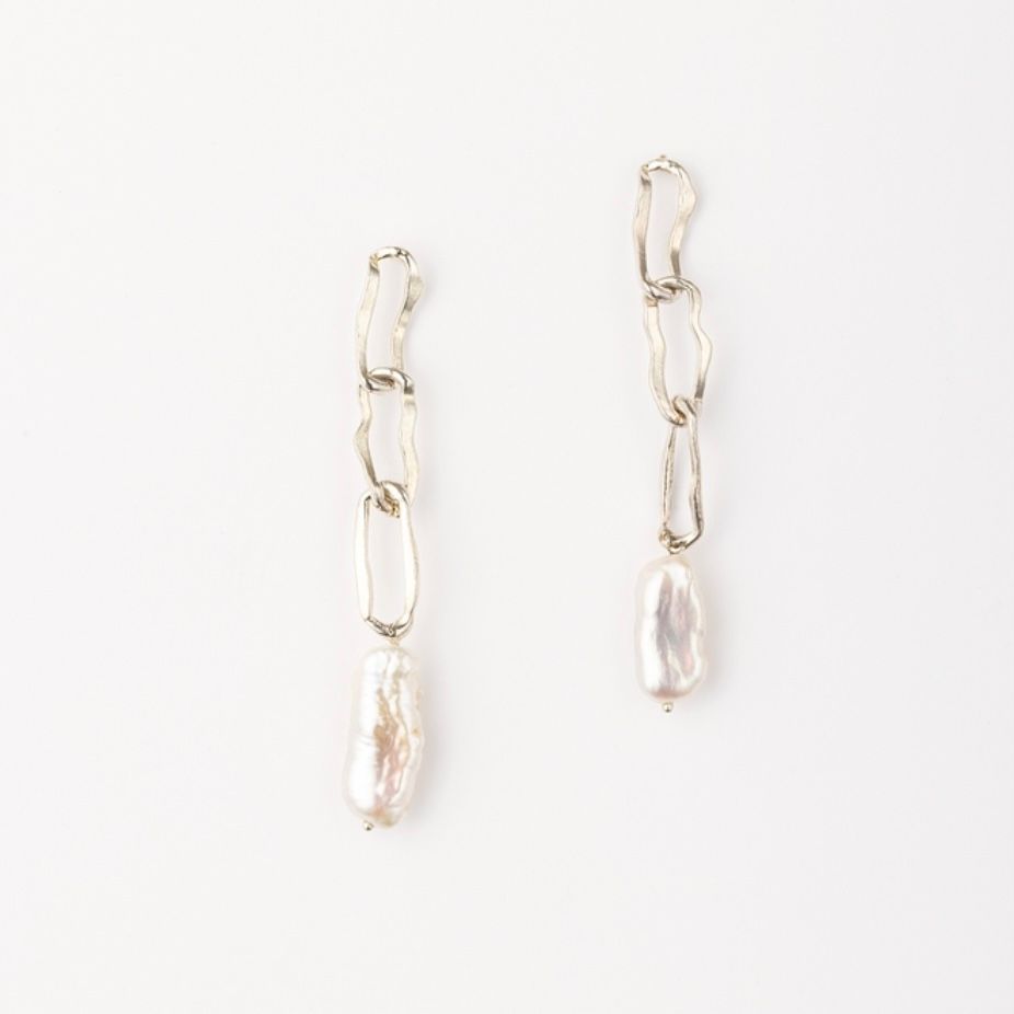 【お取り寄せ注文可能】Broken Chain Square Pearl Earrings(両耳用）