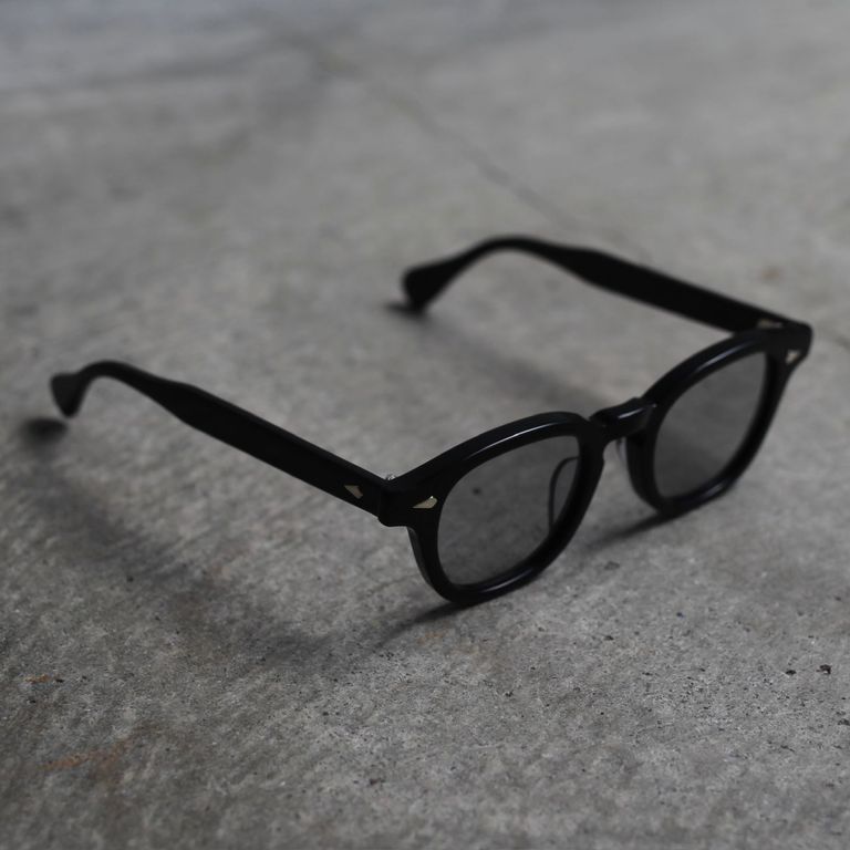 レンズ : LIGHT GREY