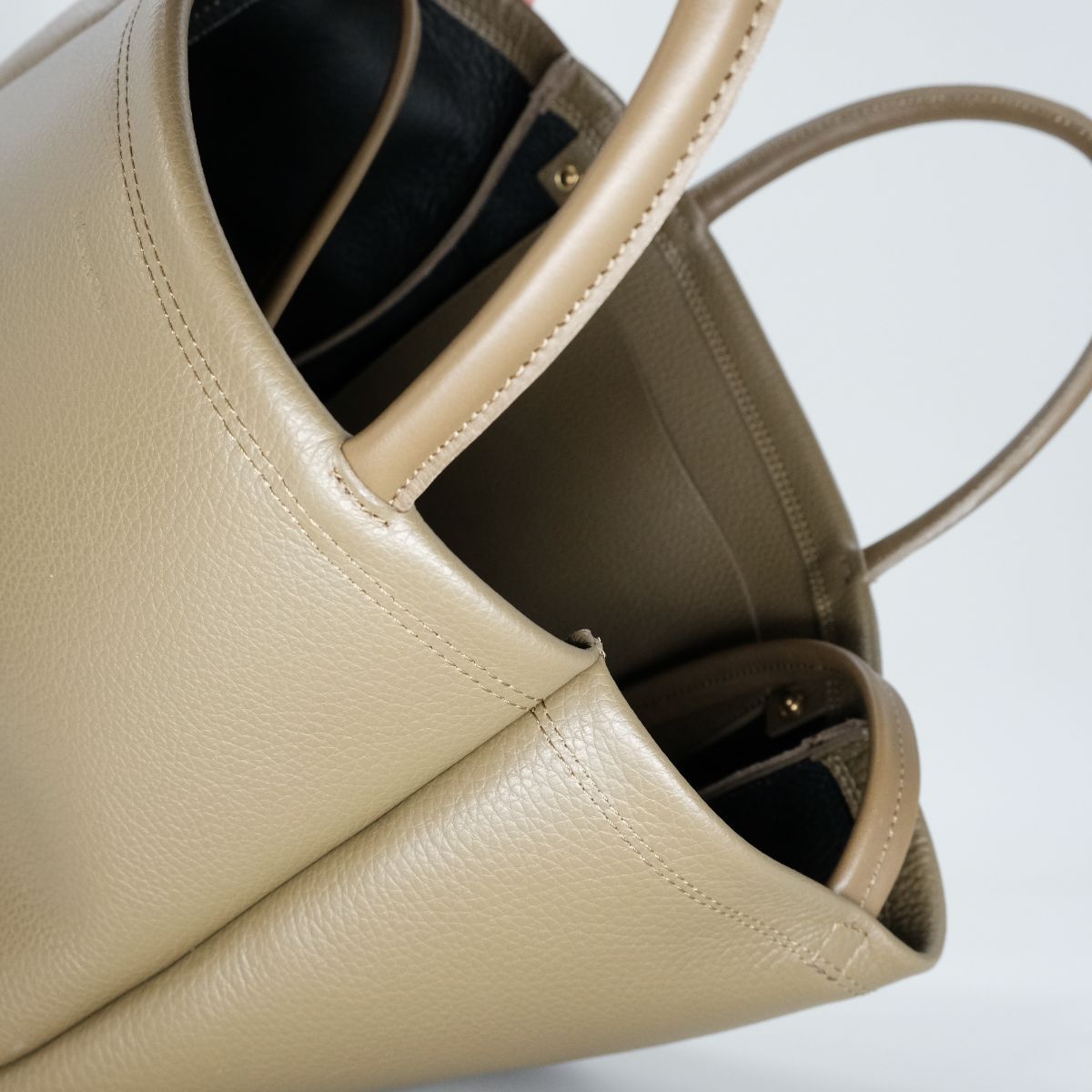 【残り一点】Handle Tote Medium