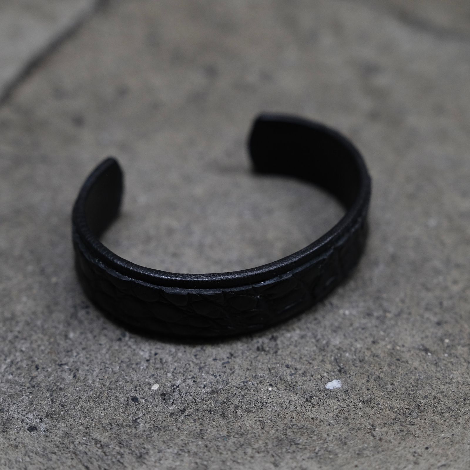 【お取り寄せ注文可能】Leather Bangle Wide(CROCODILE)
