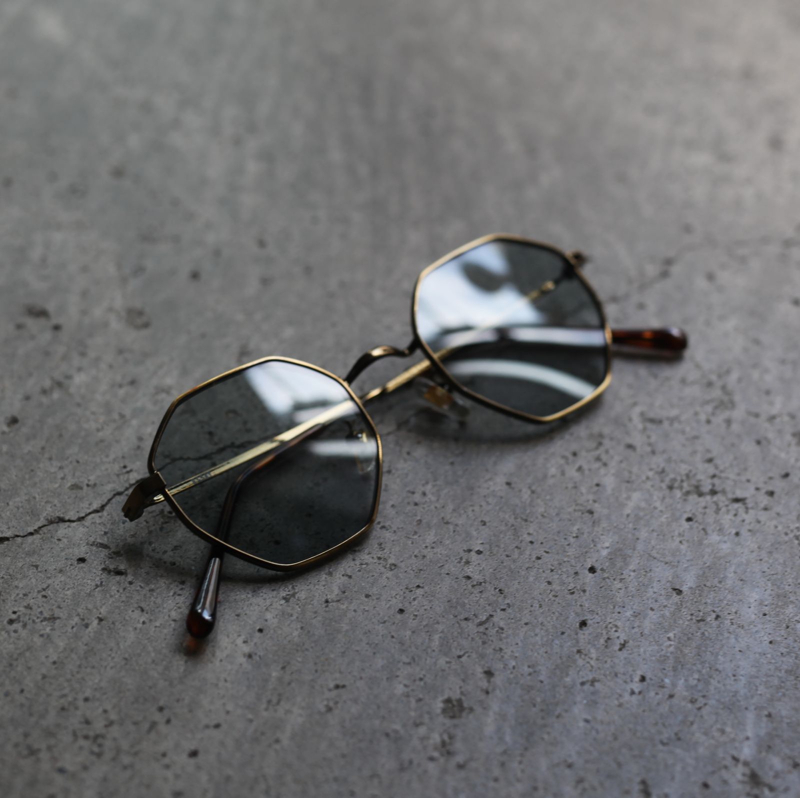 ESSAY - 【残りわずか】LG Sunglass(LIGHT GREY) | ACRMTSM ONLINE STORE