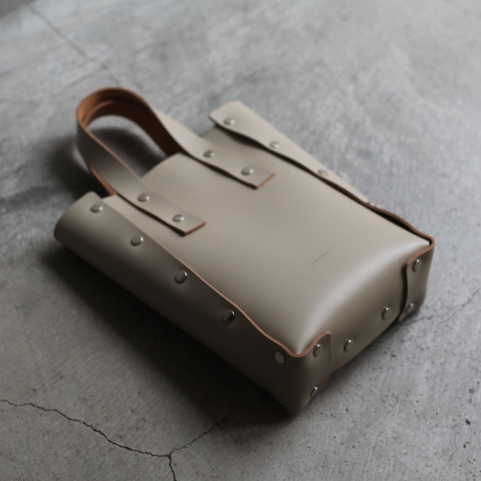 【次回入荷9月下旬予定】Assemble Hand Bag Tall_S(BEIGE)