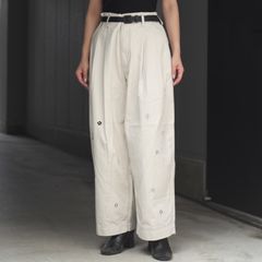 【残り一点】ワンウォッシュ花柄刺繍ツータックワイドパンツ