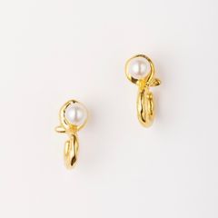 【お取り寄せ注文可能】Flow Hoop Pearl Earrings(両耳用）