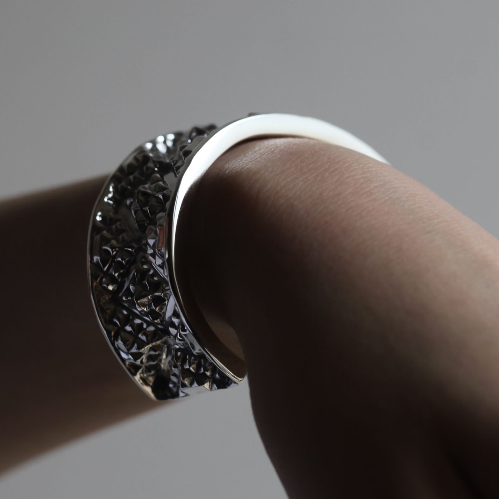 【お取り寄せ注文可能】Element Of Instinct 4 Bangle(SILVER)