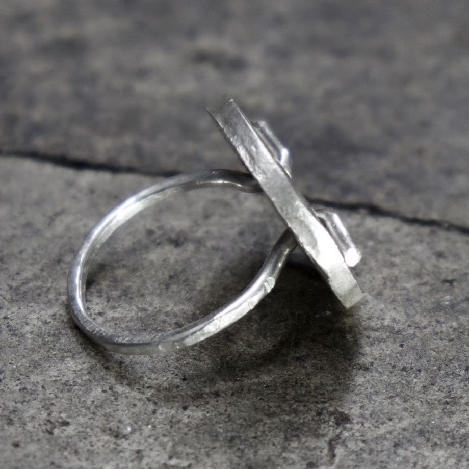 【お取り寄せ注文可能】U Shaped Pin Ring Round