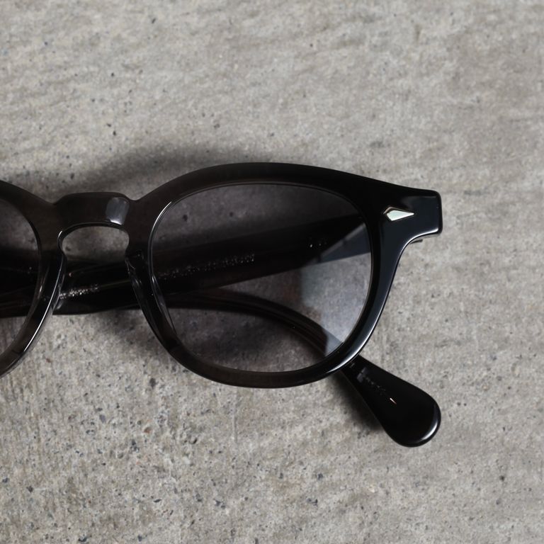 レンズ : LIGHT GRAY