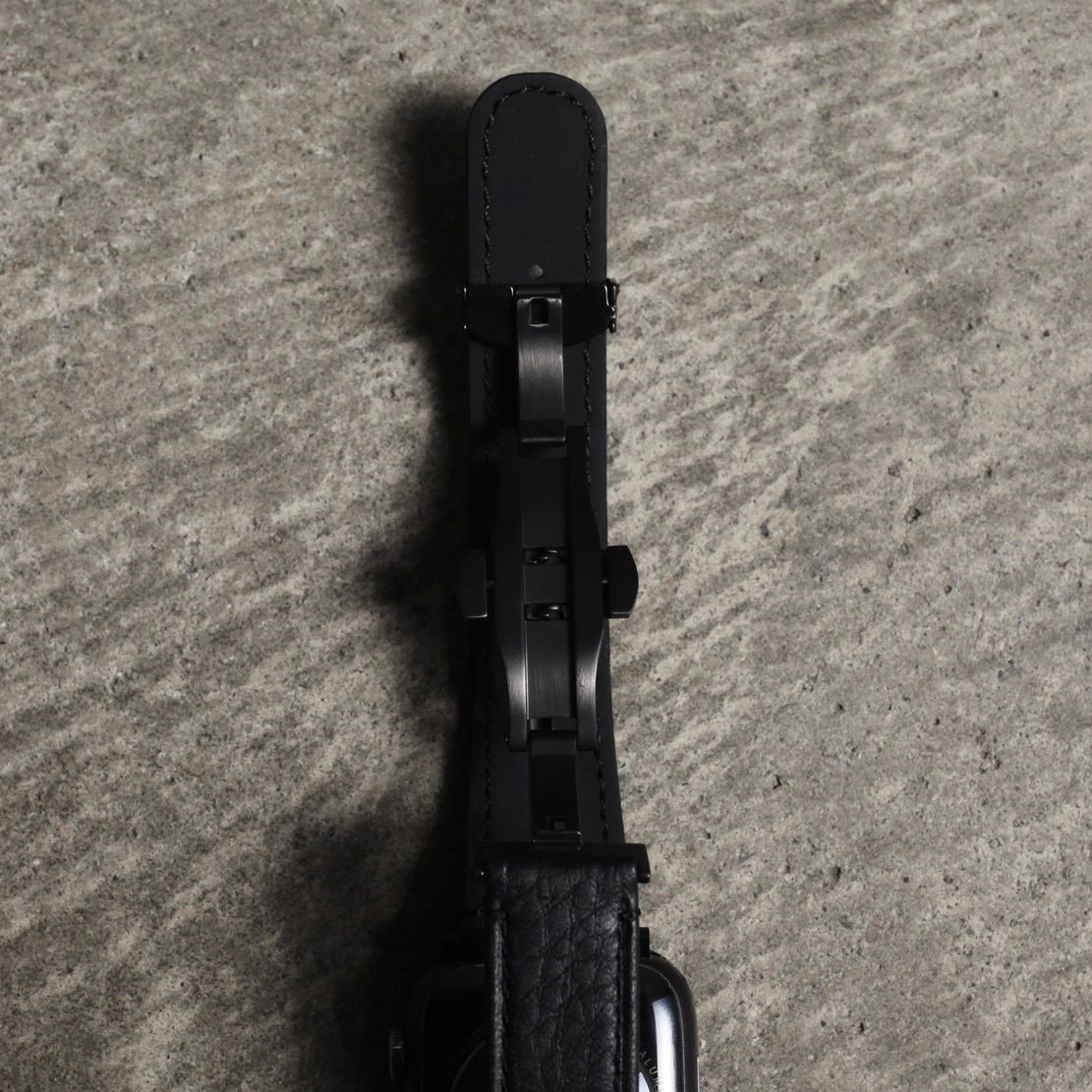【残りわずか】レザーハイブリッドバンドDバックル for Apple Watch(BLACK)