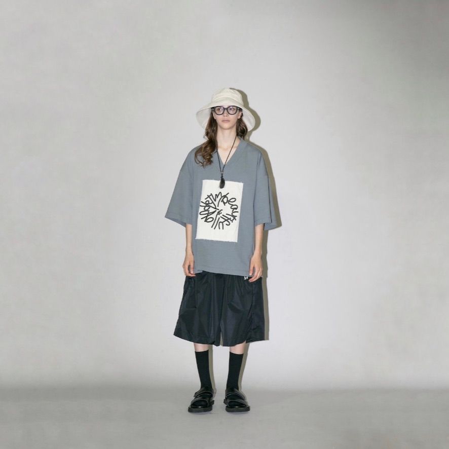 【再販売通知受付可能】MBLプリントVネックTee