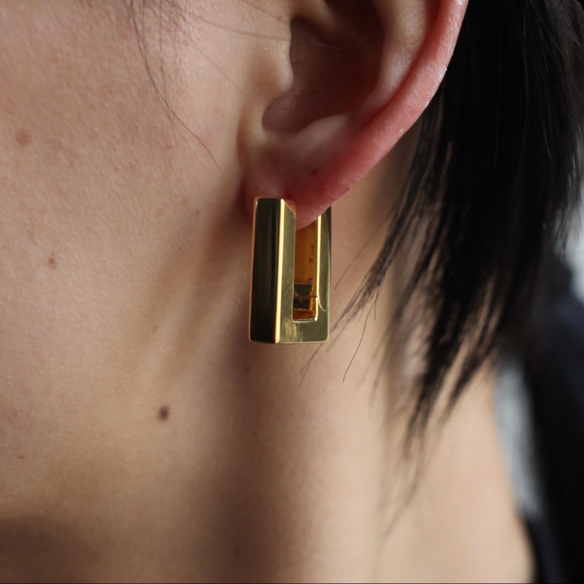 TOMWOOD - 【残り一点】Square Hoops(GOLD) | ACRMTSM ONLINE STORE