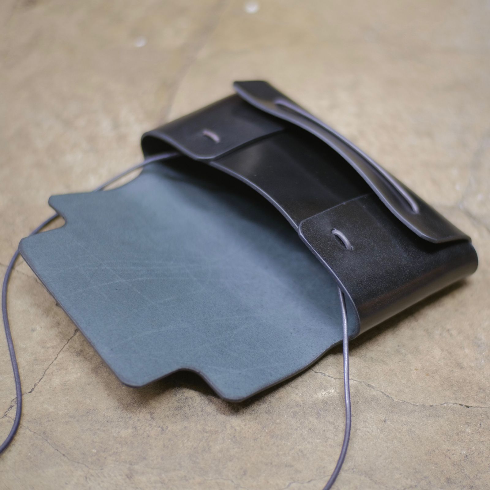 【お取り寄せ注文可能】Bending Pouch
