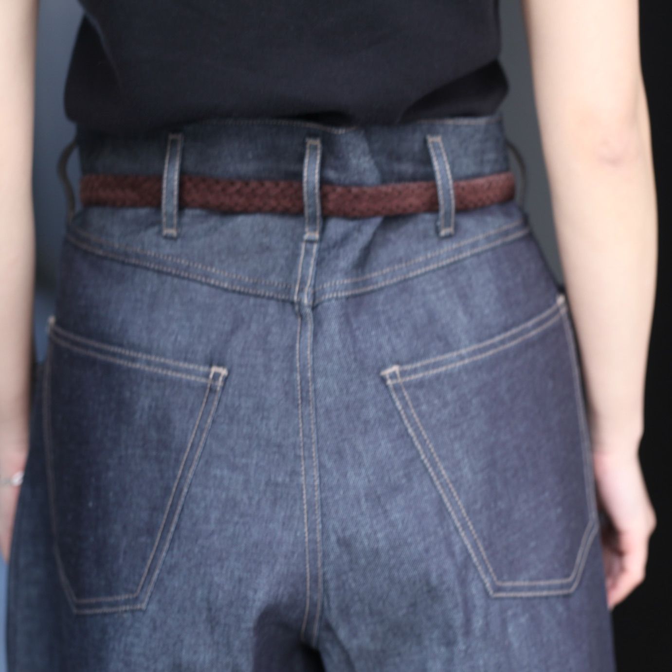 SOSHIOTSUKI - 【残りわずか】Drape Pocket Tucked Denim SOSHIOTSUKI - 【残りわずか】Drape Pocket Tucked Denim