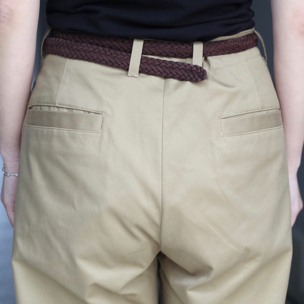 UNIVERSAL PRODUCTS - 【再販売通知受付可能】No Tuck Chino
