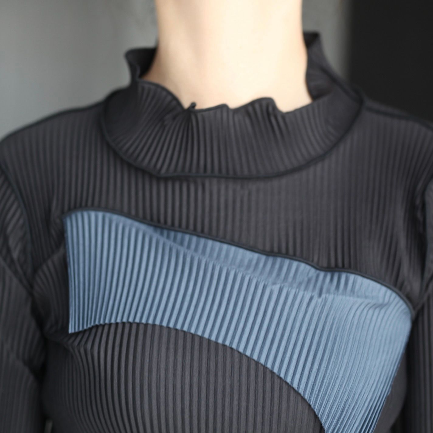 【残り一点】Todo Tiny Wave Top Long Sleeve High Neck
