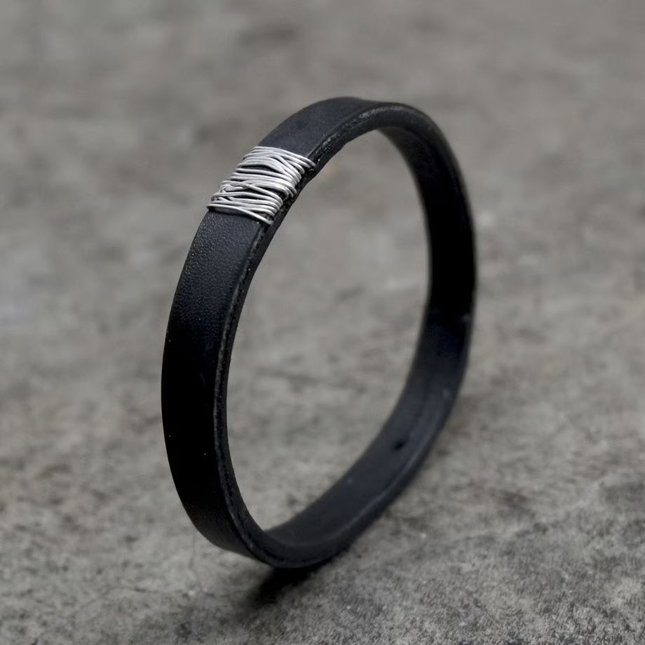 【お取り寄せ注文可能】Embed Silver Bangle