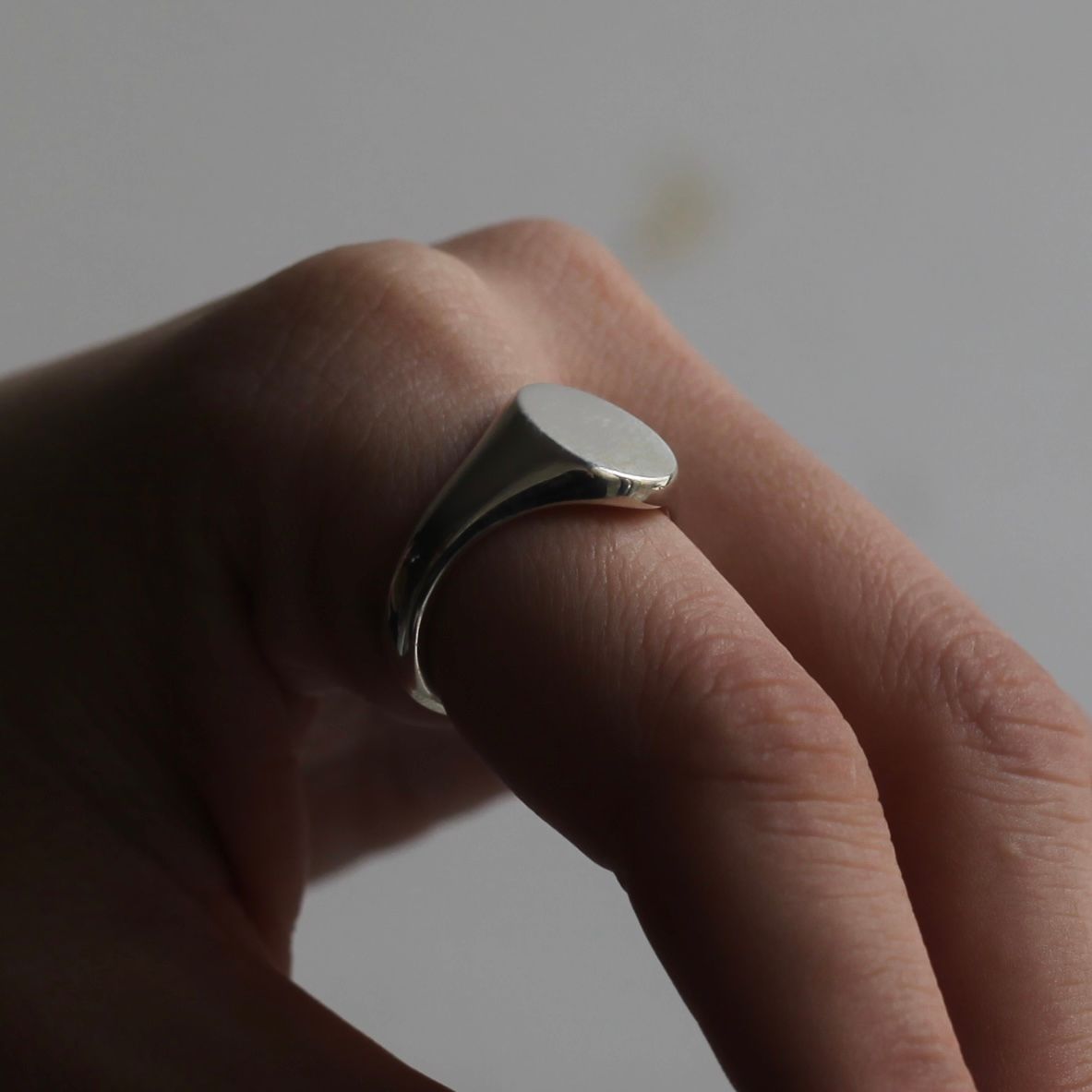 【残り一点】Oval Sygnet Ring(WHITE)
