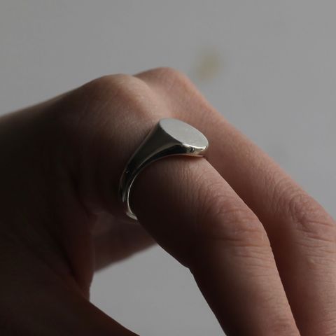 【お取り寄せ注文可能】Oval Sygnet Ring(WHITE)