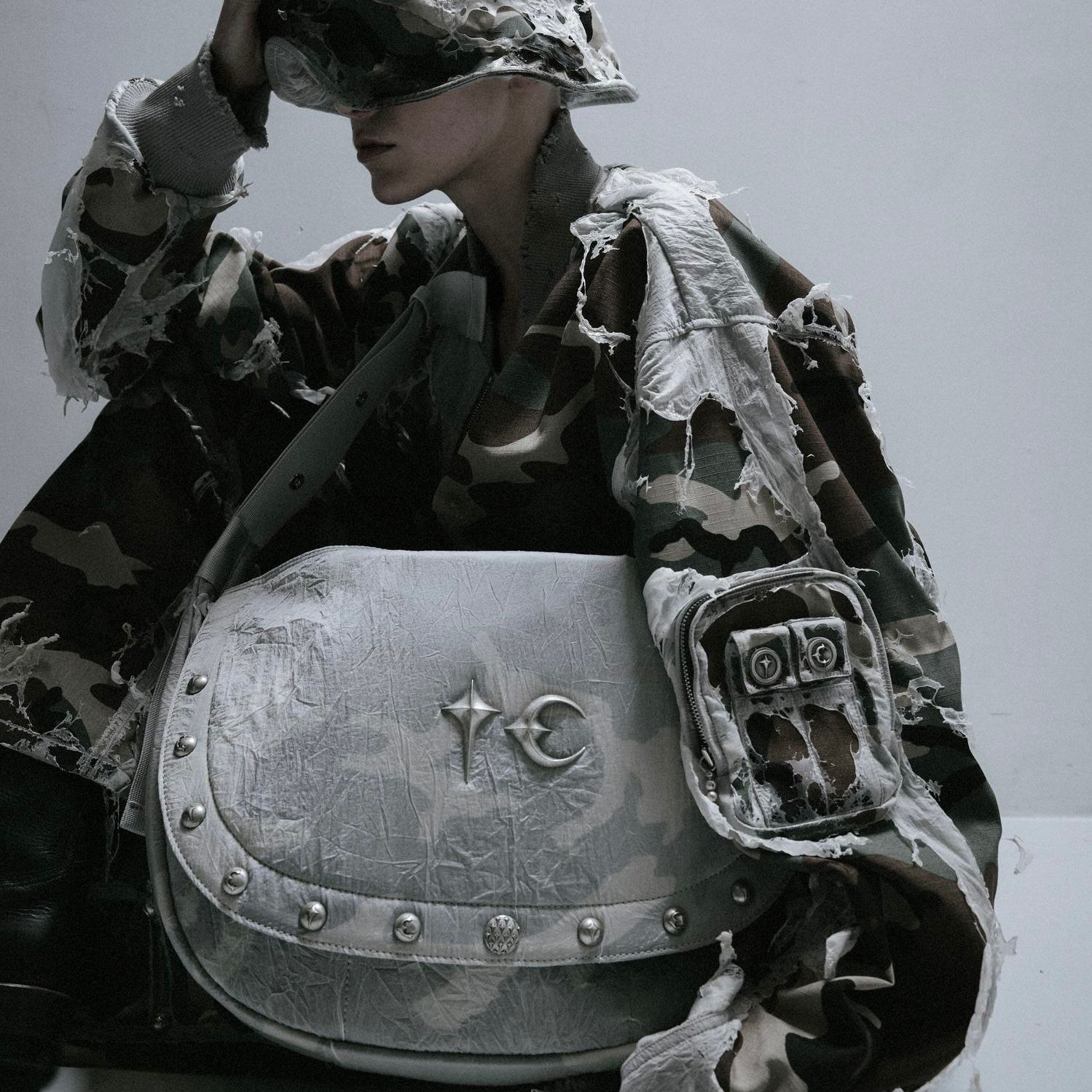Thug Club - 【残りわずか】Clouded Bio Army Messenger Bag