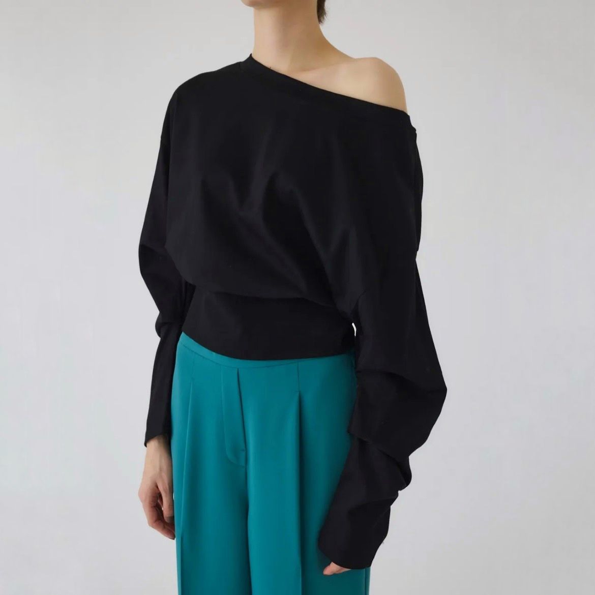 【残り一点】Sleeve Tuck Cut Tops