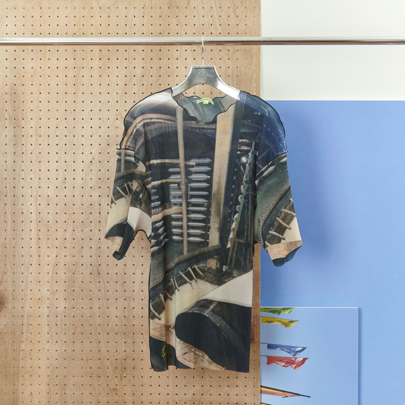 【残り一点】Sheer Graphic Relax Top