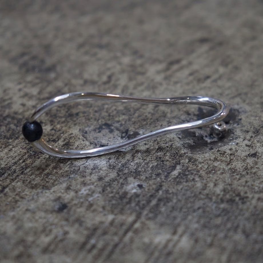 【お取り寄せ注文可能】Leather Jewel Twist Earring