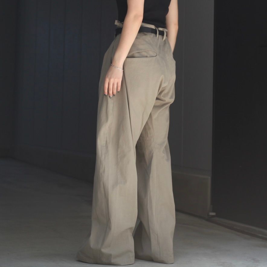 【残り一点】2Tucked Curved Leg Trousers