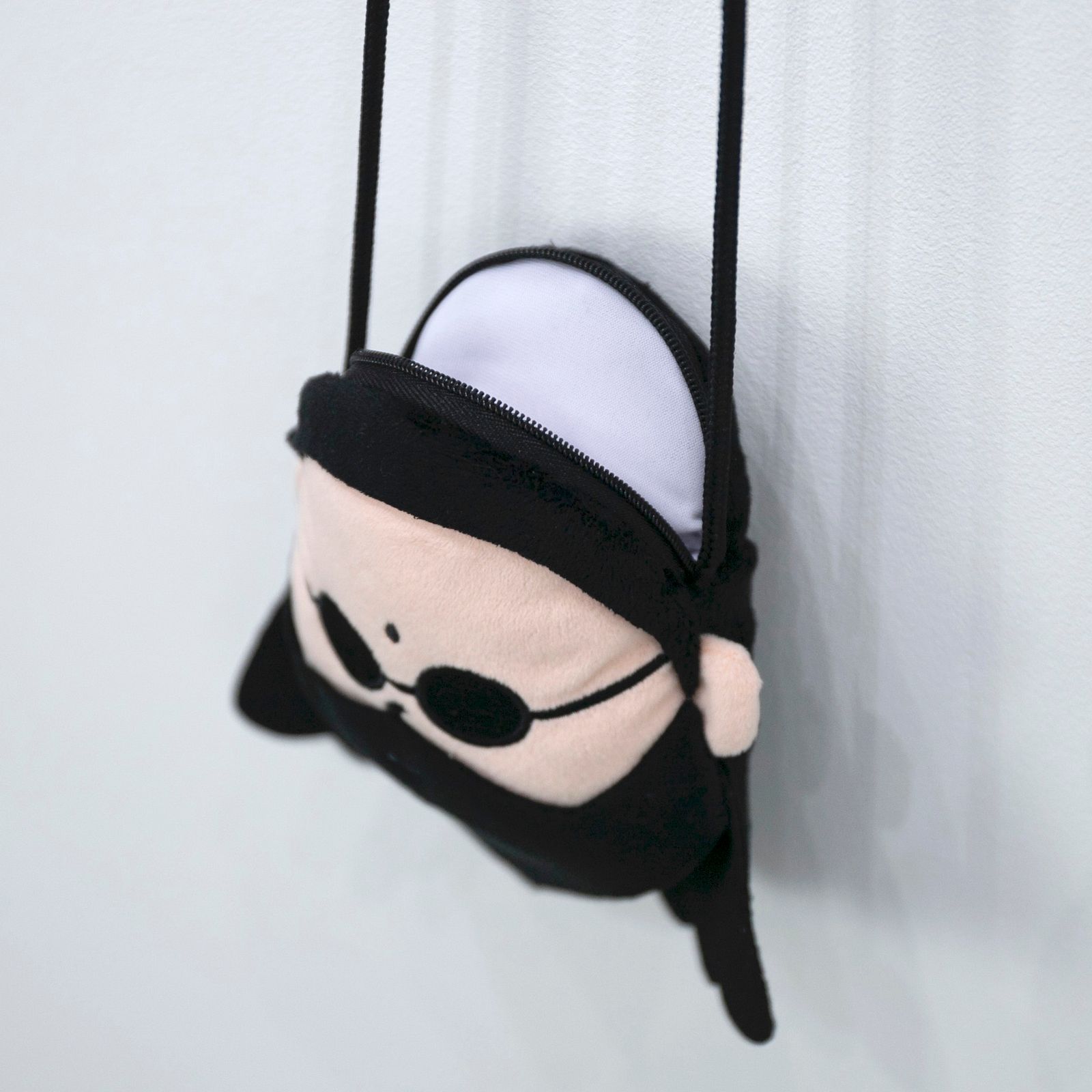 【残りわずか】Plush Neck Pouch