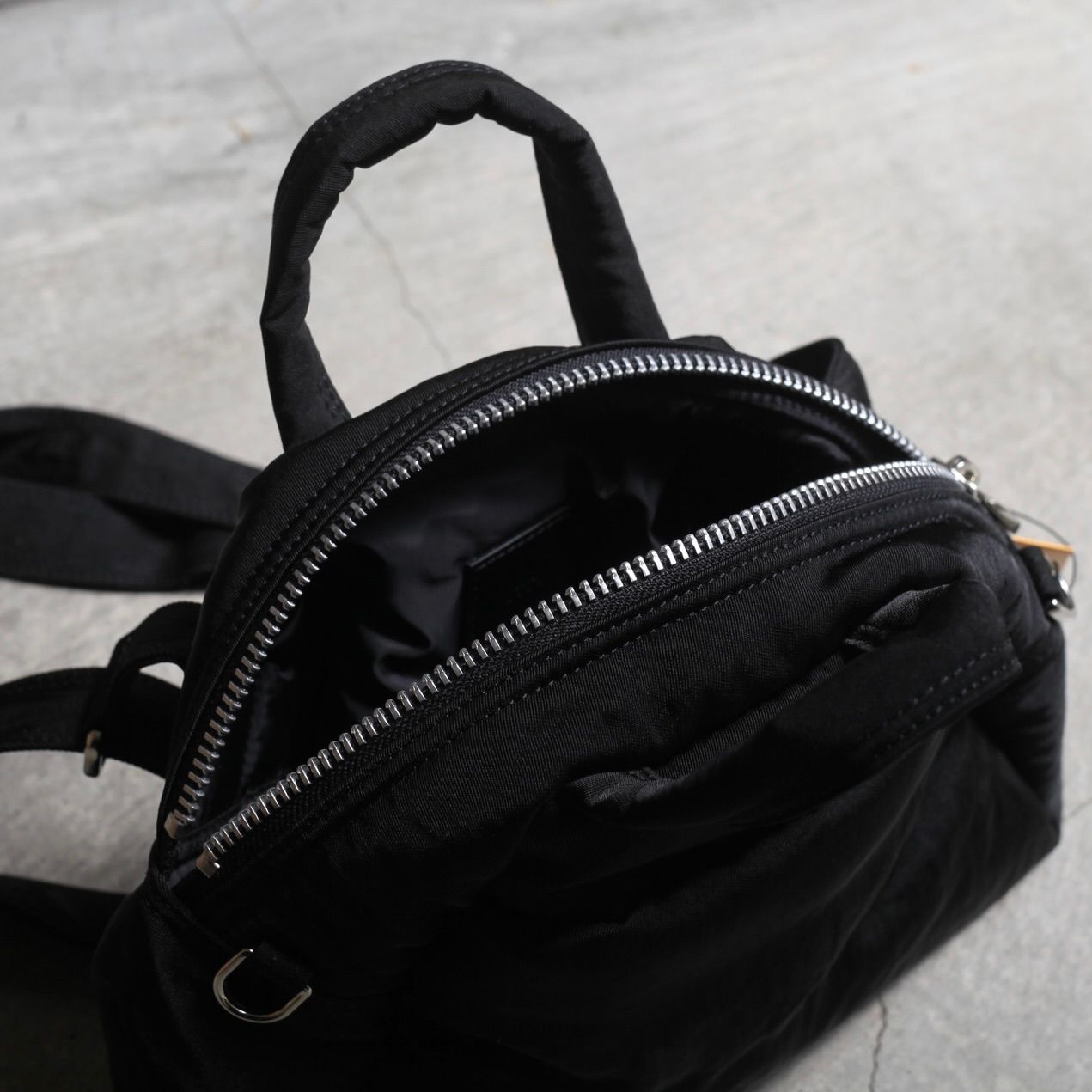 【再販売通知受付可能】Annie Puffer Mini Madison Bag(CERATO BRIGHT)