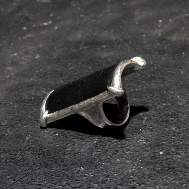【お取り寄せ注文可能】Leather Picture Ring