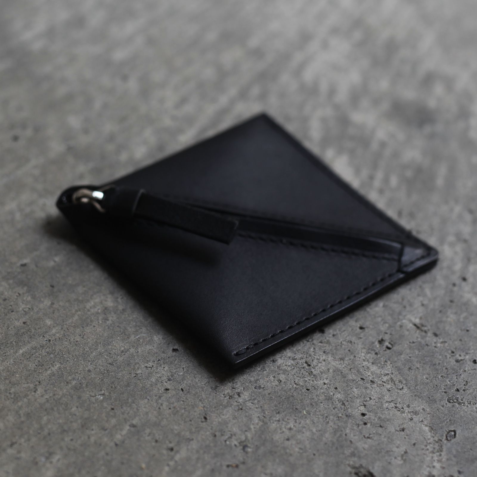 【残りわずか】Slant Coin Case