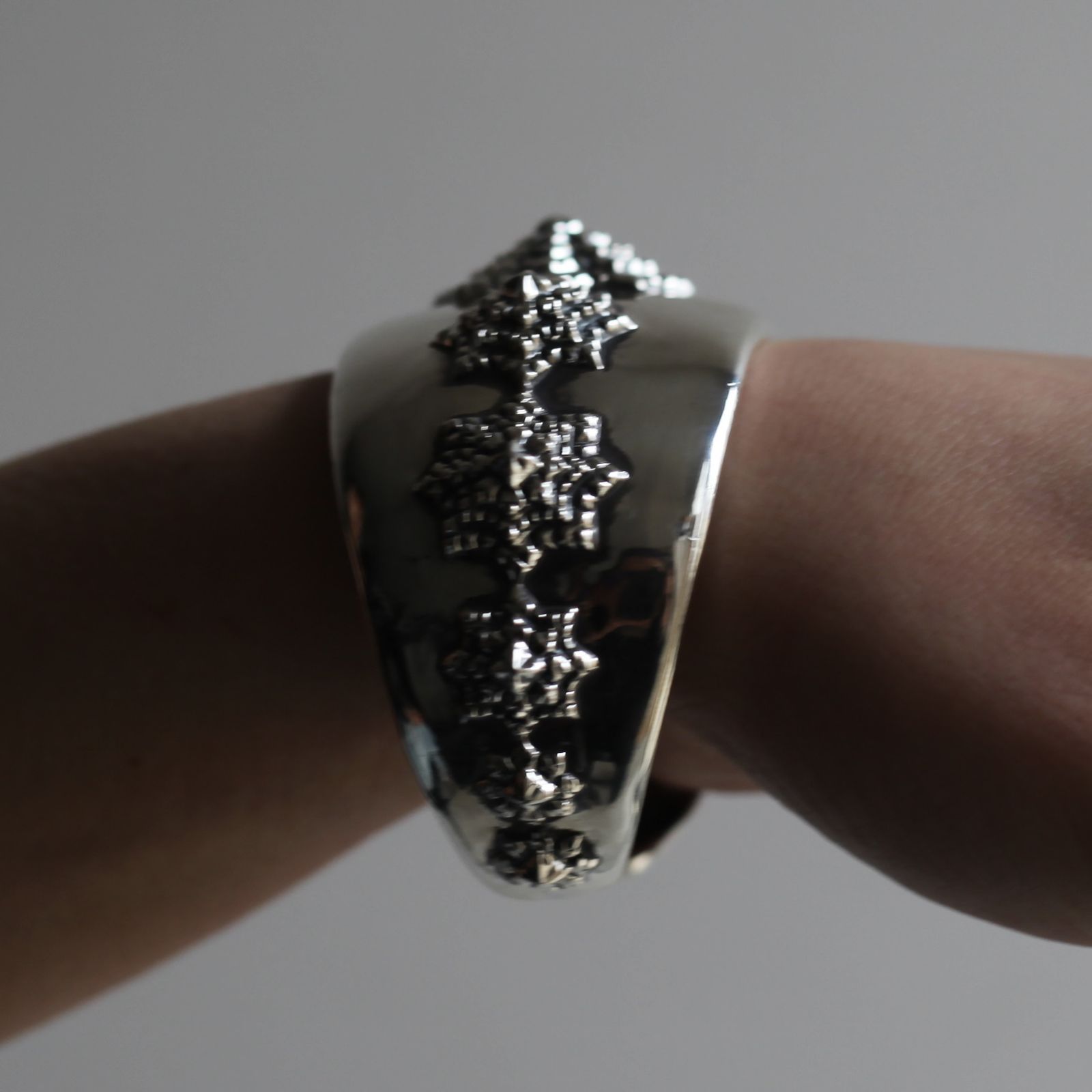 【お取り寄せ注文可能】Flower E Bangle(SILVER)