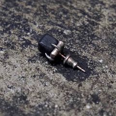 【お取り寄せ注文可能】The Claw Square Earring