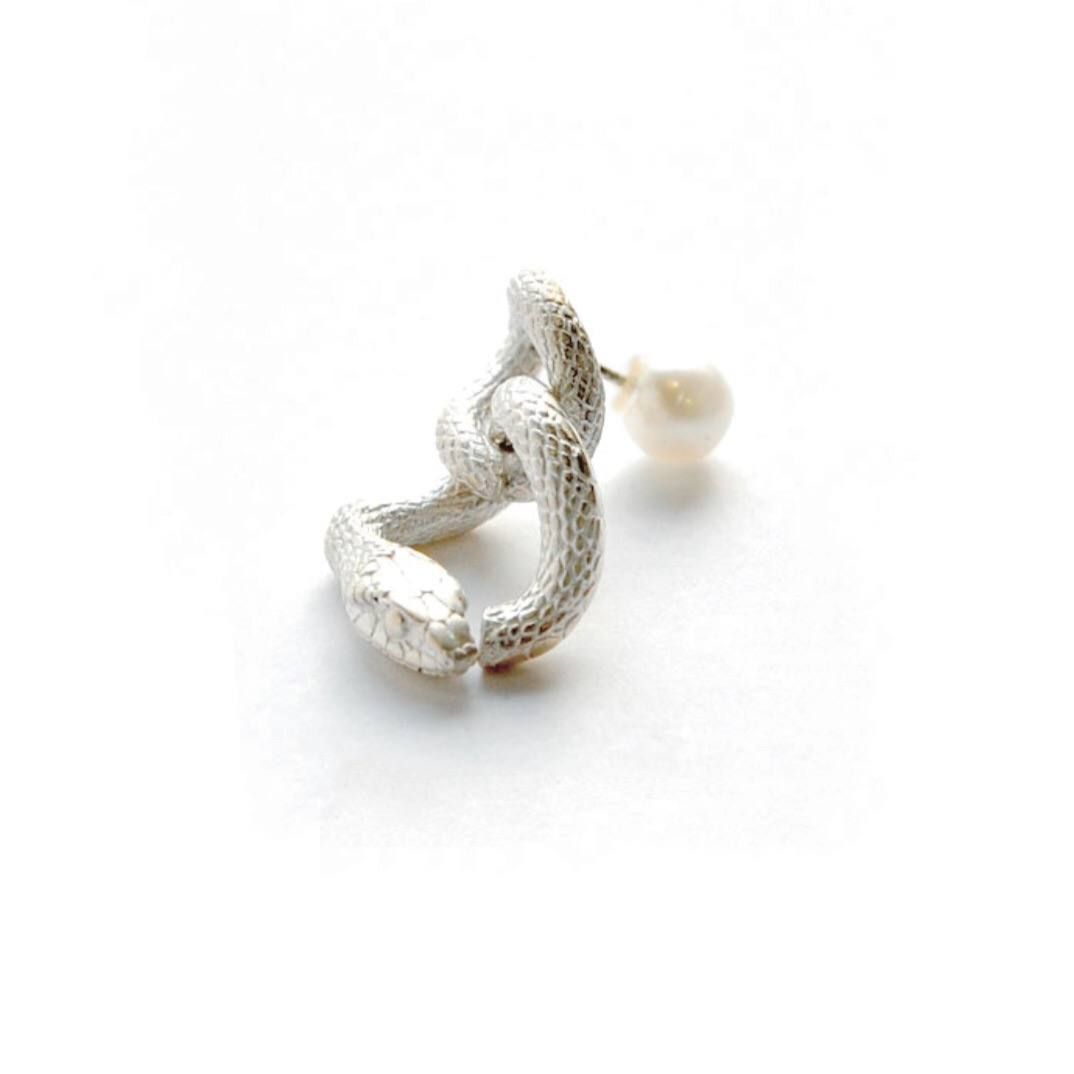ELCAMI カメレオン ピアス 美品 Sipka Online Shop / カメレオンのイヤーカフ（ブラック）