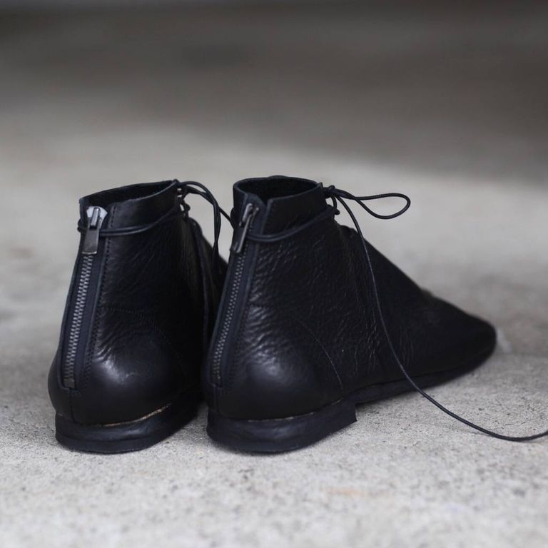 レザー種類 : ITALIAN VACHETTA-SHRINK(BLACK)
※商品ページ画像のレザー及び、仕様はサンプルとしてご覧ください。