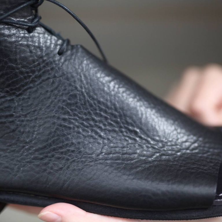 レザー種類 : ITALIAN VACHETTA-SHRINK(BLACK)
※商品ページ画像のレザー及び、仕様はサンプルとしてご覧ください。