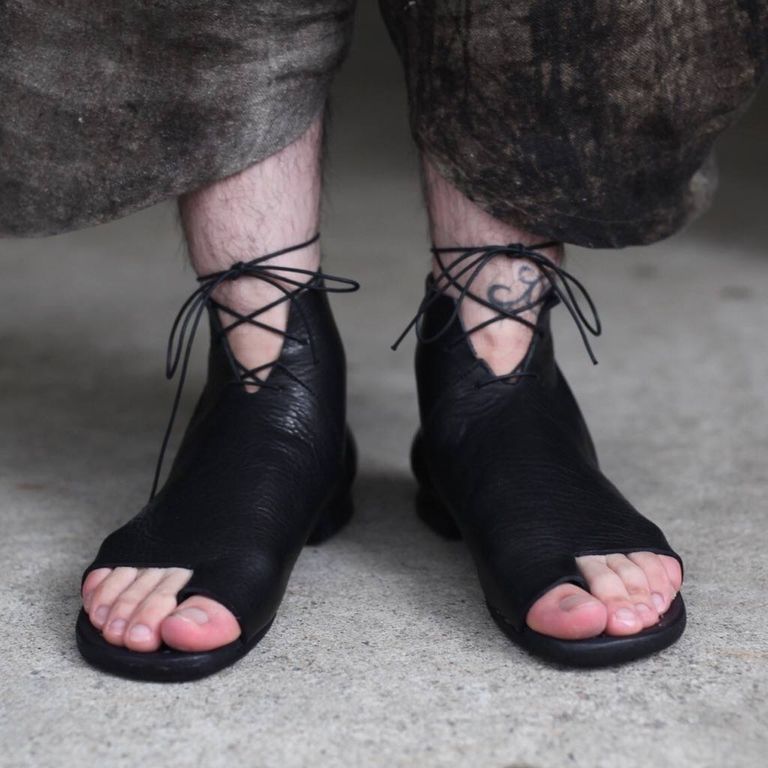 レザー種類 : ITALIAN VACHETTA-SHRINK(BLACK)
※商品ページ画像のレザー及び、仕様はサンプルとしてご覧ください。