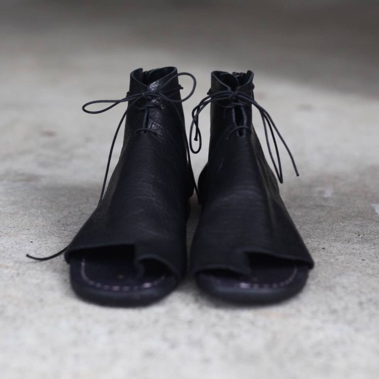 レザー種類 : ITALIAN VACHETTA-SHRINK(BLACK)
※商品ページ画像のレザー及び、仕様はサンプルとしてご覧ください。